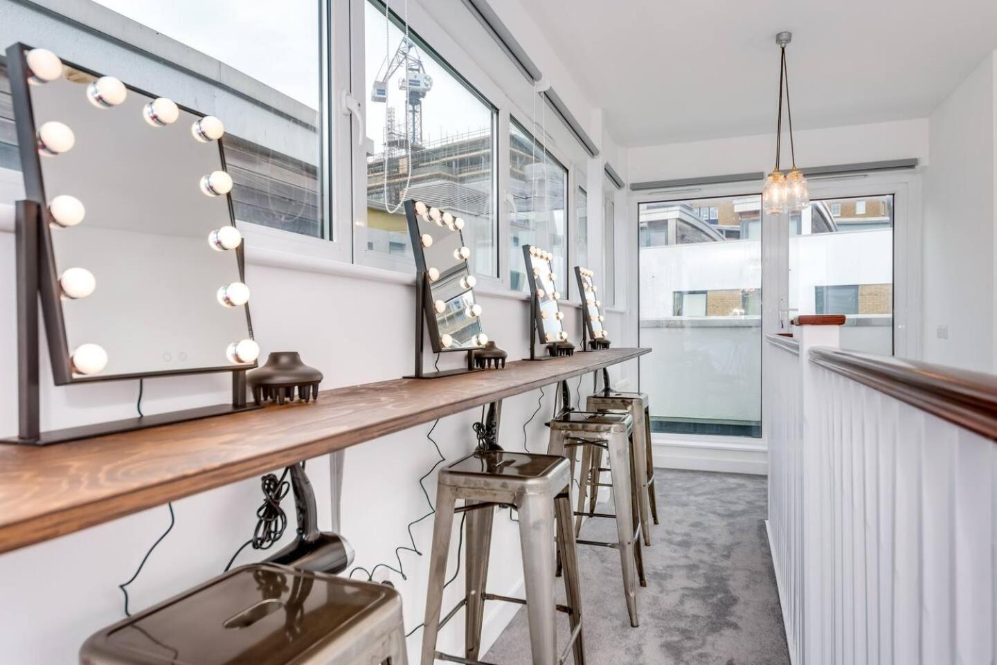 Big Boutique Champagne Bar & Roof Terrace! *