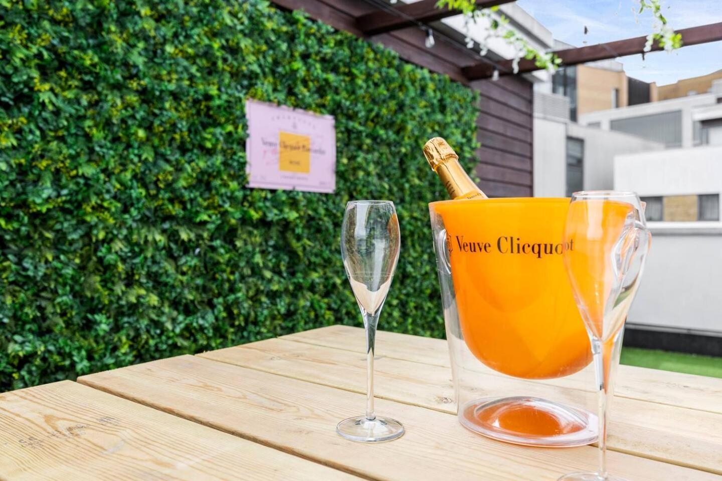 Big Boutique Champagne Bar & Roof Terrace! * Brighton