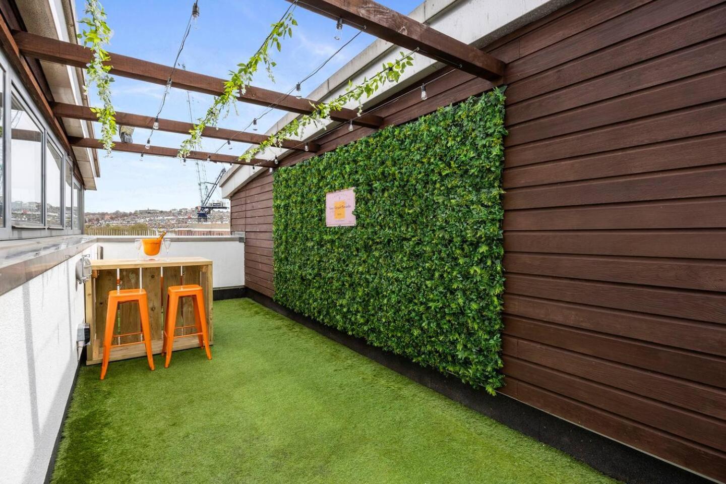 Big Boutique Champagne Bar & Roof Terrace! Brighton