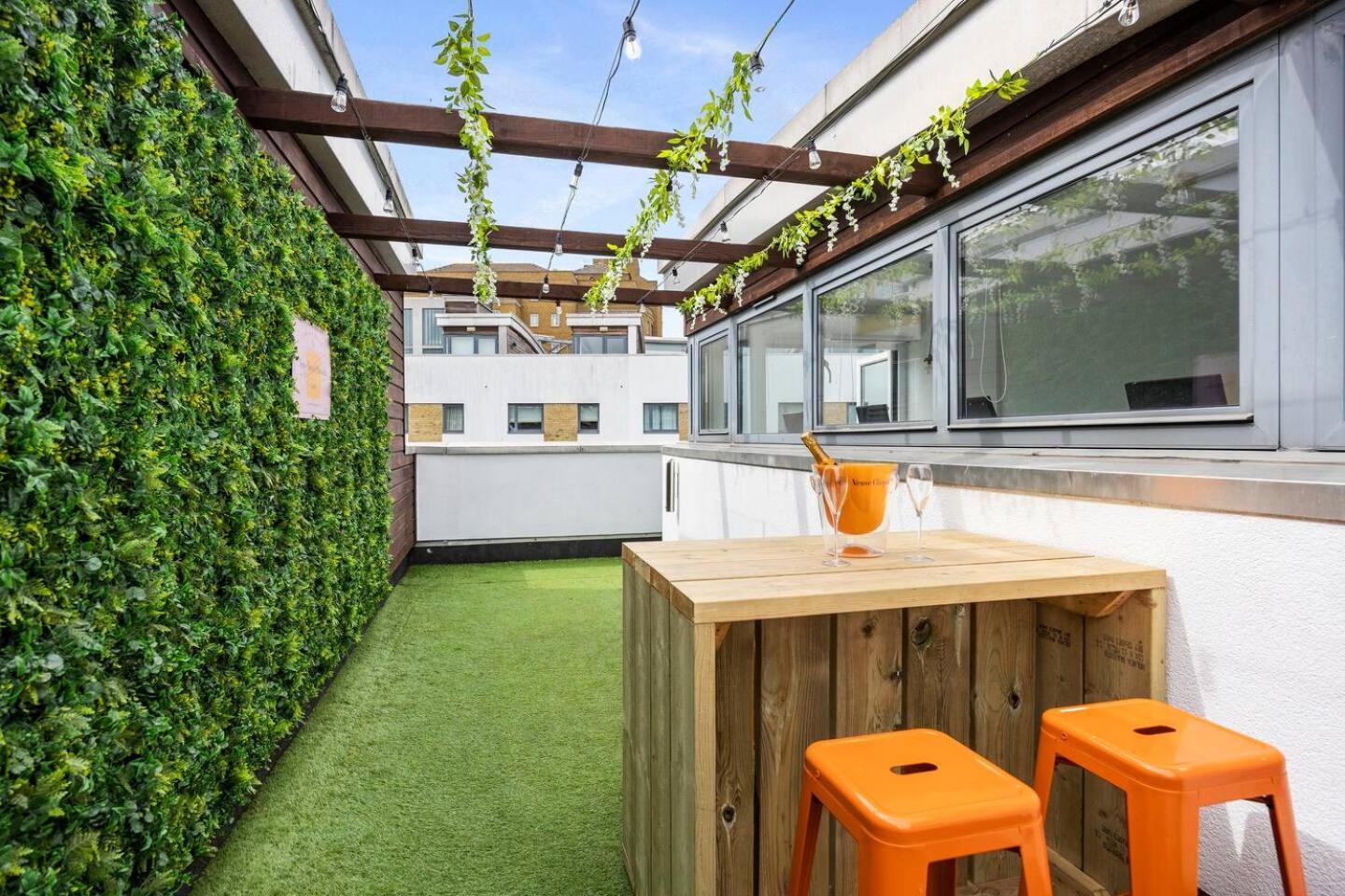 Big Boutique Champagne Bar & Roof Terrace! Holiday home *