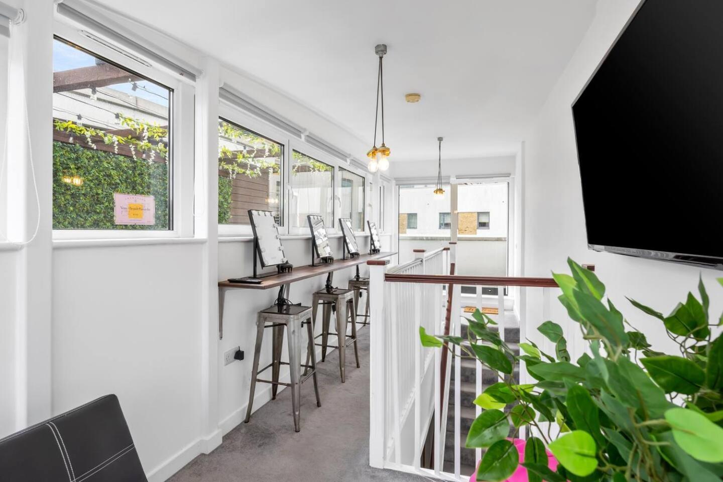 Big Boutique Champagne Bar & Roof Terrace! Holiday home *